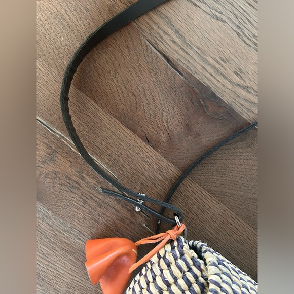 AAKS Sinsi Natural Crossbody - Picture 8 of 10